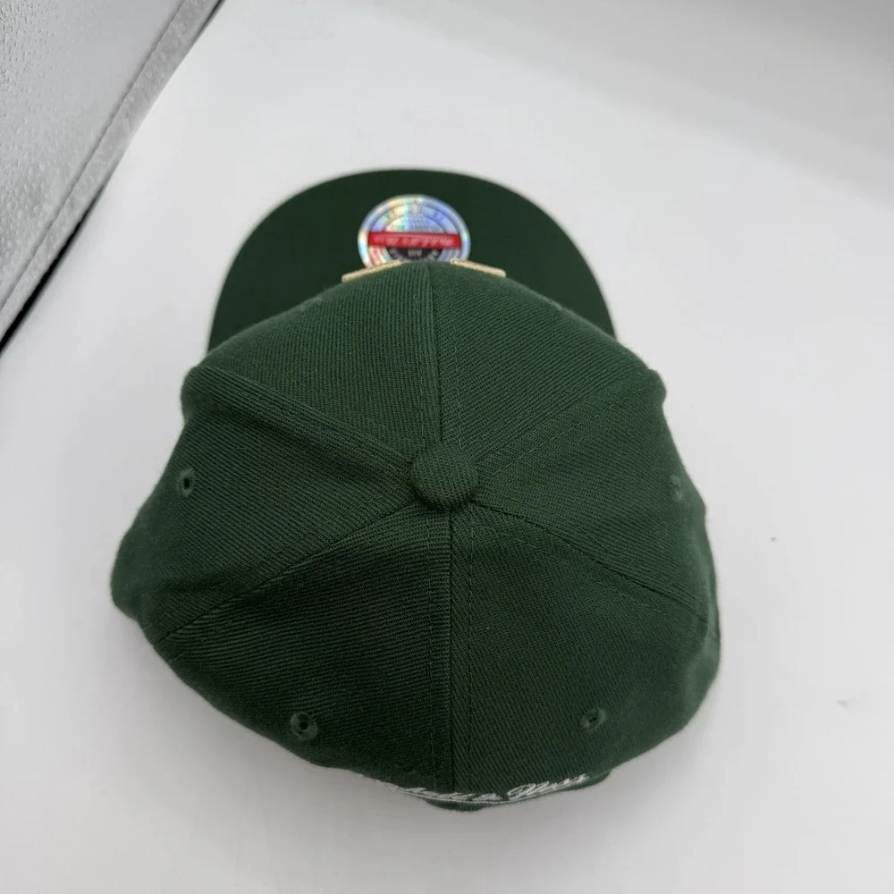 Mitchell & Ness Milwaukee Bucks Hat Cap Snapback Adjustable Classic Red‎ Stretch